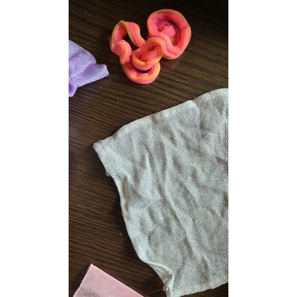 7 Vintage 1980s Random Barbie  Accessories Fashion Doll Pieces Scarf? Blankets? - Picture 5 of 14